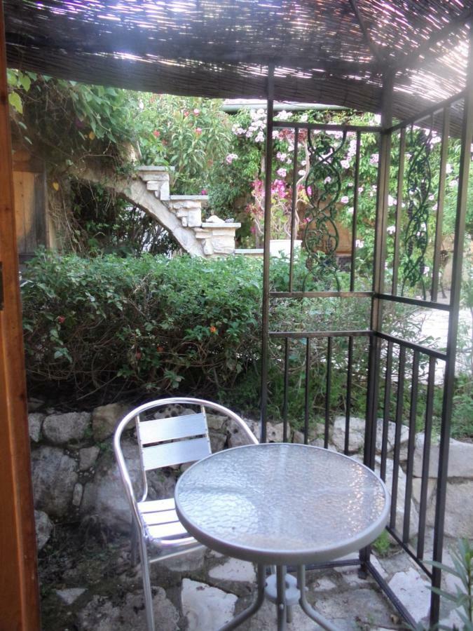 Oleander Stone House * Lemona